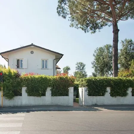 Rita Forte dei Marmi
